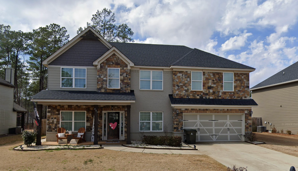 Primary Photo - Large Home in West Richland