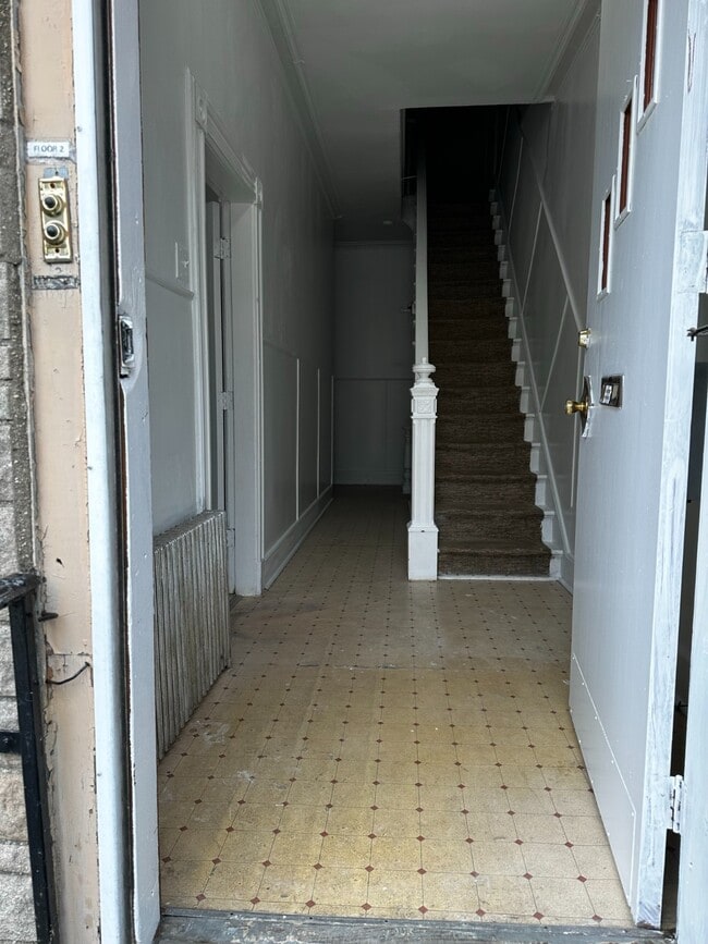 Building Photo - 103 Zabriskie St