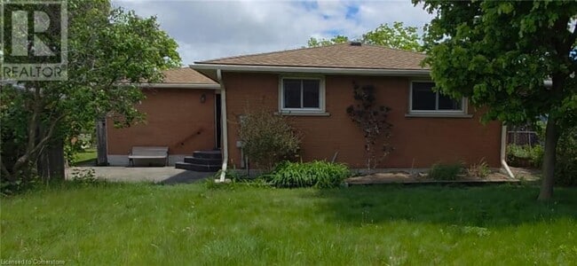 Building Photo - 37 Montcalm Dr