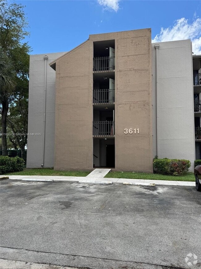 Building Photo - 3611 SW 117th Ave