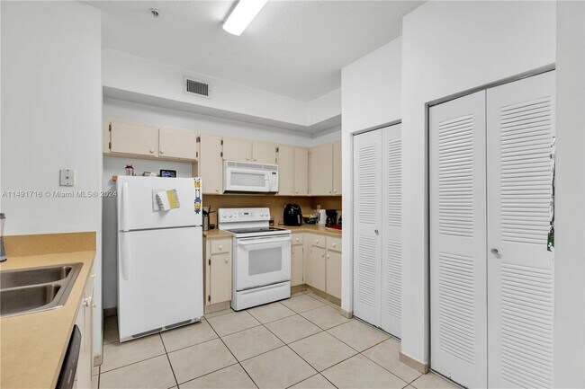 Building Photo - 7210 NW 114th Ave