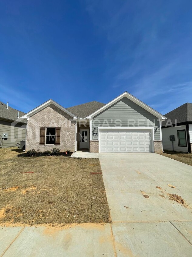 Foto principal - Home for Rent in Cullman, AL!! View with 4...