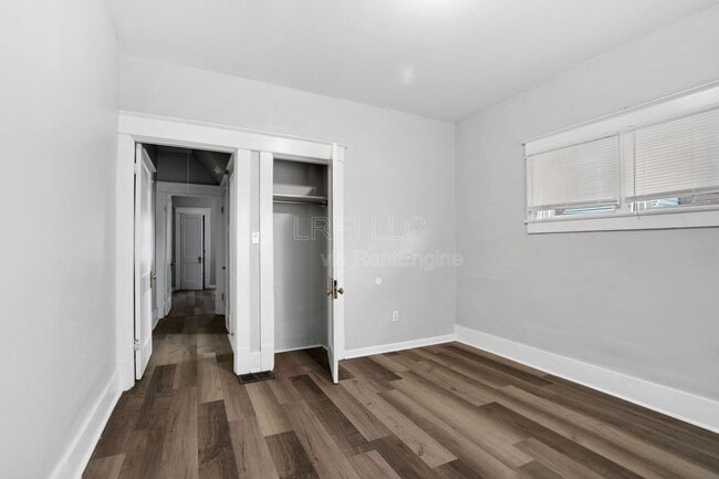 Foto del edificio - 727 Sutcliffe Ave