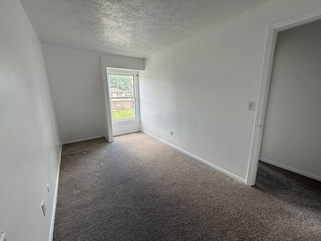 Building Photo - Updated 2-Bedroom Apartment in Gahanna School District