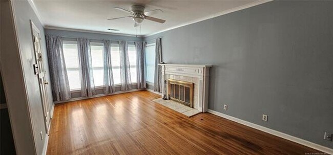 Foto del edificio - 3-bedroom, 1 bathroom, 1 car attached gara...