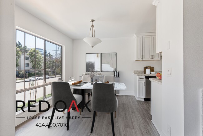 Building Photo - Stunning Two Bedroom with Central Heat and...
