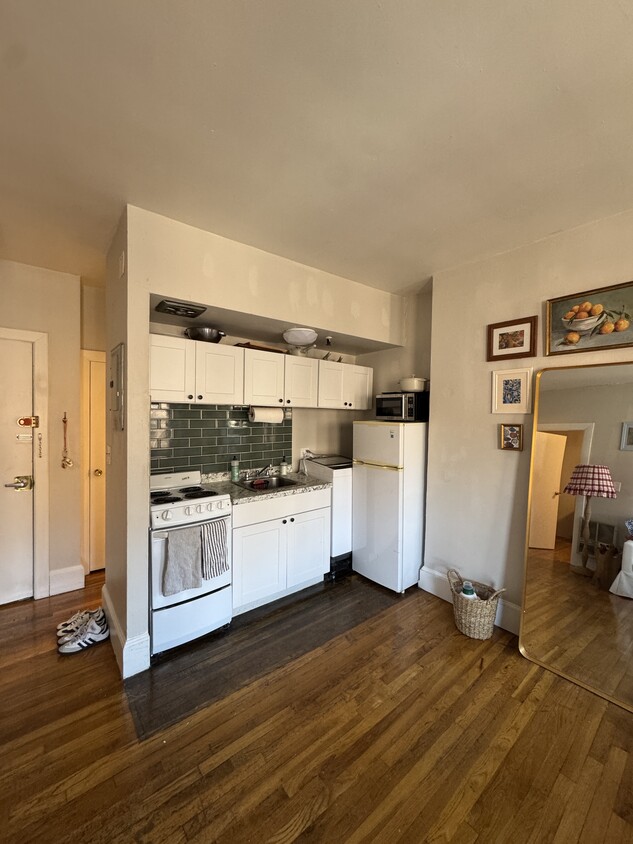 Primary Photo - 221 Newbury St