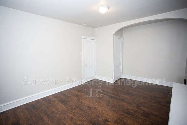 Building Photo - 1034 Collings Ave