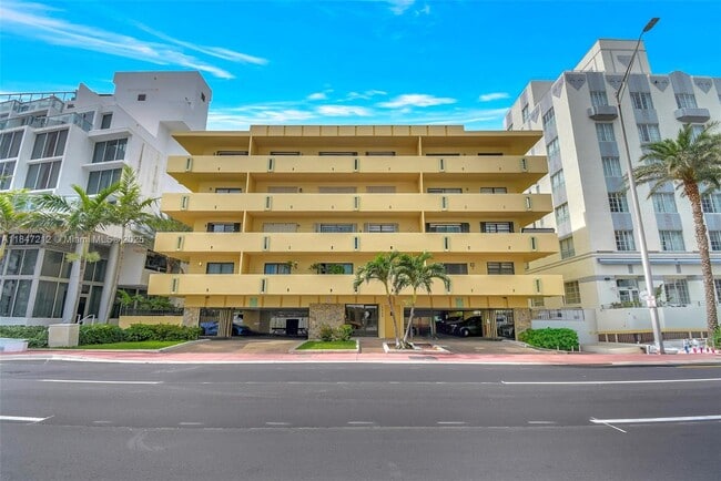 Building Photo - 2924 Collins Ave