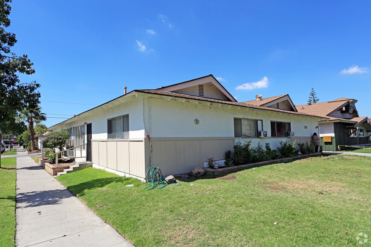 Primary Photo - 1016 N Shattuck Pl