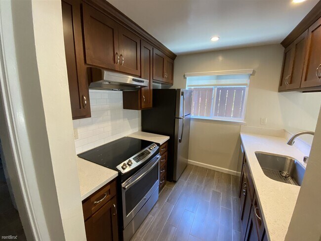 Foto del edificio - 2 br, 1.5 bath  - 105 London Ct