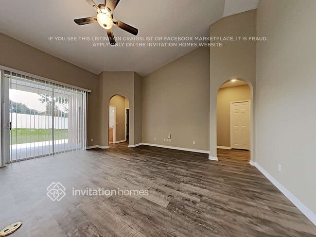 Foto del edificio - 341 Oak Springs Dr