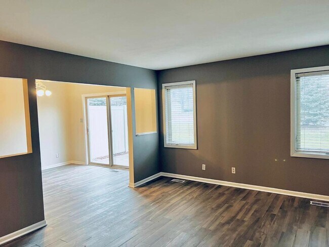 Building Photo - 235 Deertrail Ln