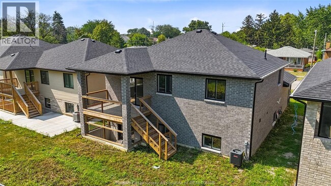 Photo du bâtiment - 1228 Tourangeau Rd