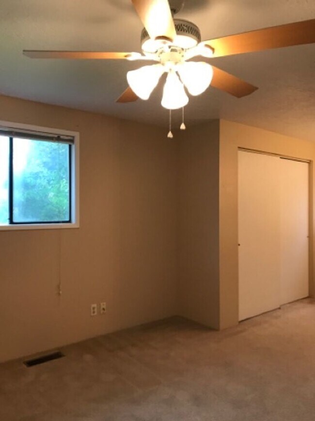 Foto del edificio - 204 Crestview Dr