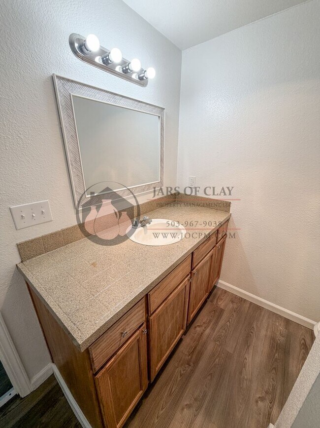 Foto del edificio - 1/2 Off First Full Month's Rent | 2 Bed/1 Bath in Keizer | Ground Floor | W/D Hookups