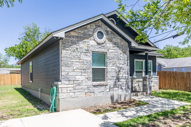 Photo - 479 Corliss Apartment