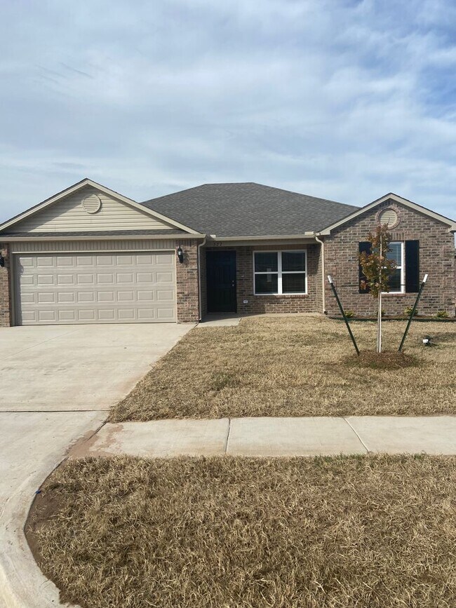 Building Photo - *Pre-leasing* Three Bedroom | Two Bathroom...