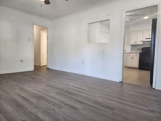 Building Photo - 5856 Mayville Dr