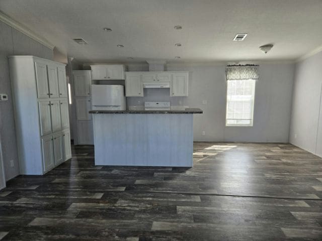 Building Photo - 6515 15th St E