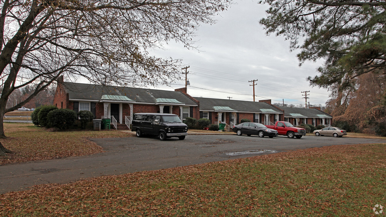 Primary Photo - Woodland Drive Apartments