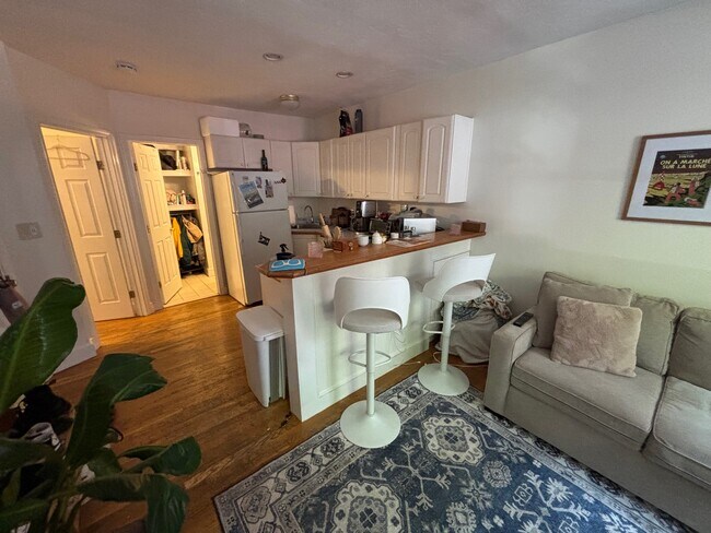 Foto del edificio - 16 Irving St