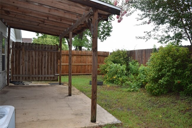 Foto del edificio - 18130 Beaverdell Dr