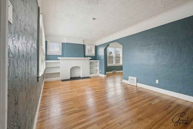 Building Photo - 4 bedroom $1300
