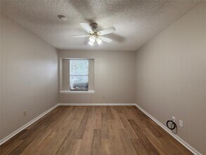 Building Photo - 13015 Shady Knoll Ln