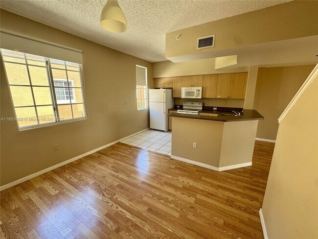 Foto del edificio - 2801 NE 185th St
