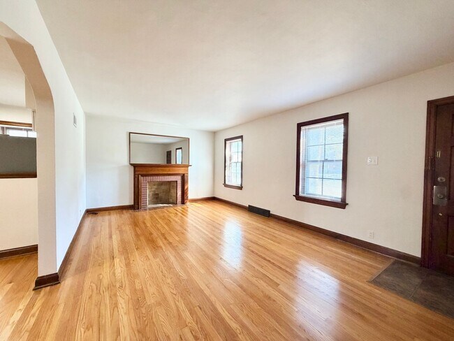 Building Photo - 4734 Locke Ave