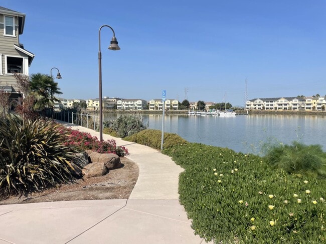 Building Photo - 636 Fan Tail Way