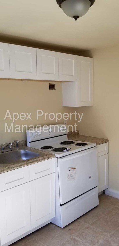 Primary Photo - Lovely 4 Bedroom House in Mt Holly!