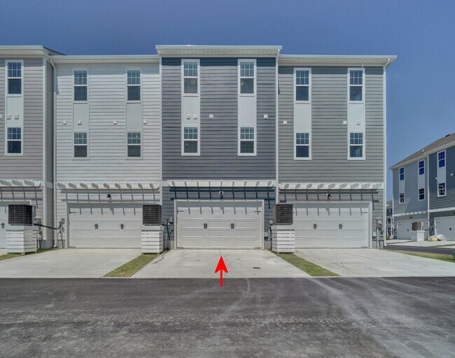 Foto del edificio - Available 08-05-25! Coastal Luxury Townhom...