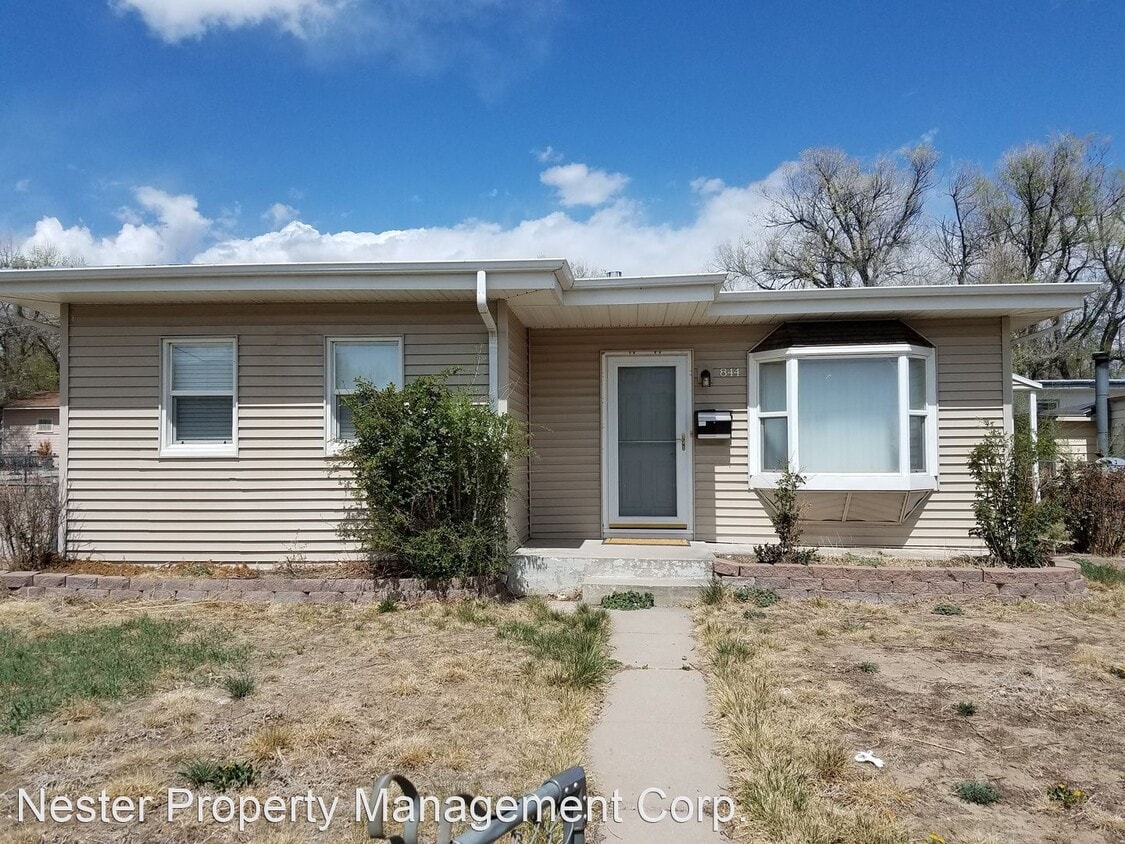 Primary Photo - 3 br, 1 bath House - 844 E. Fountain Blvd
