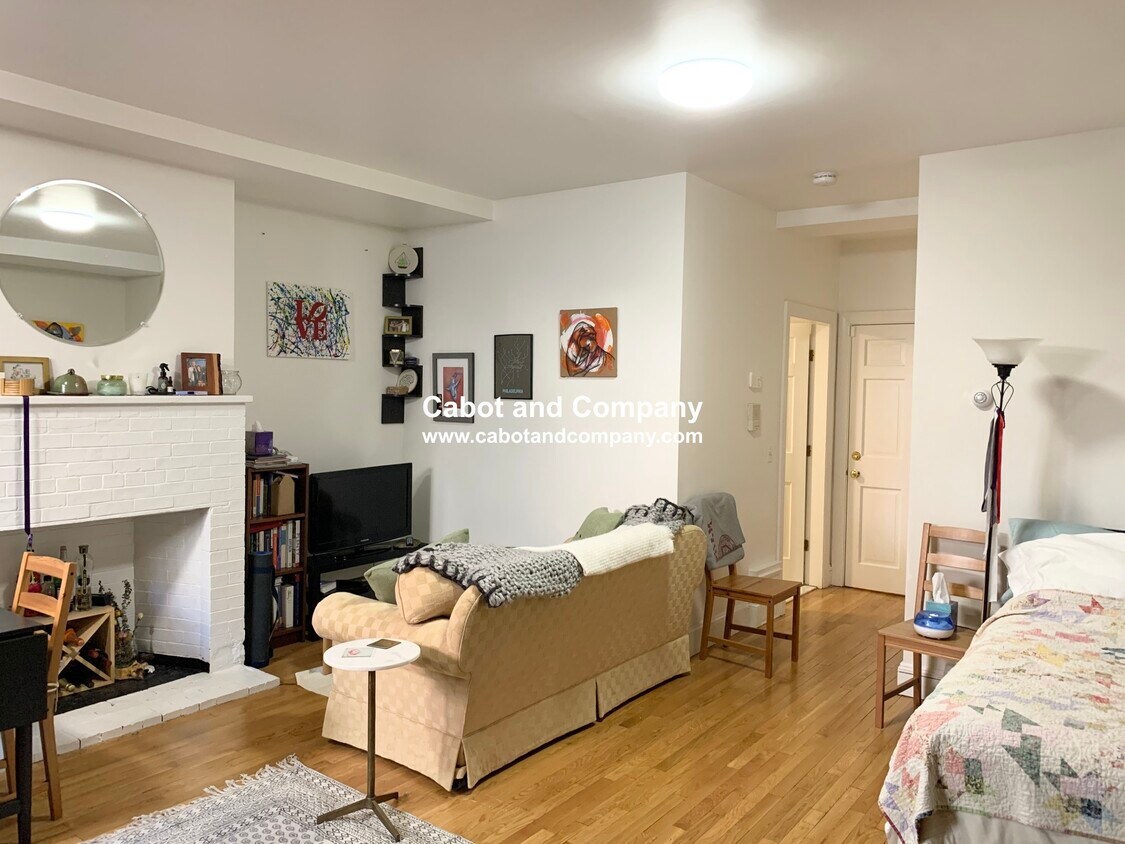 Primary Photo - 139 Beacon St