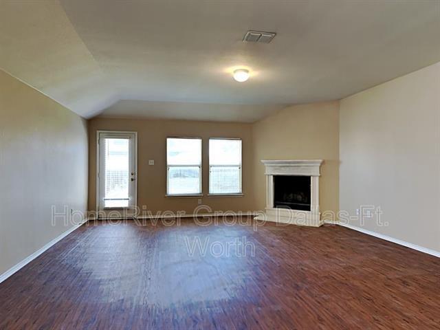 Building Photo - 1046 Warbler Ln