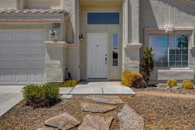 Building Photo - Beautiful 4 Bedroom, 2 Story Home in Corne...