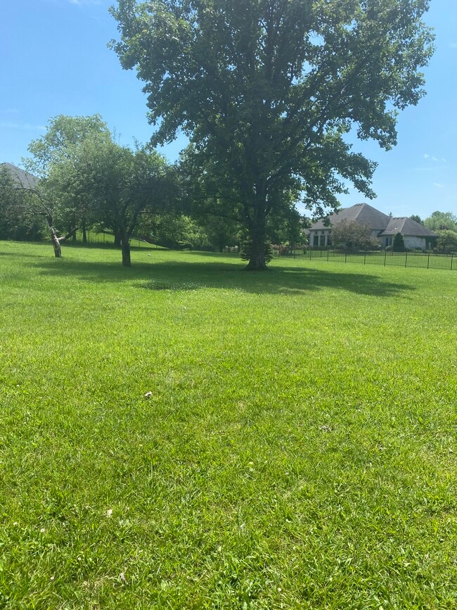 Foto del edificio - 1198 W. Social Row Rd.