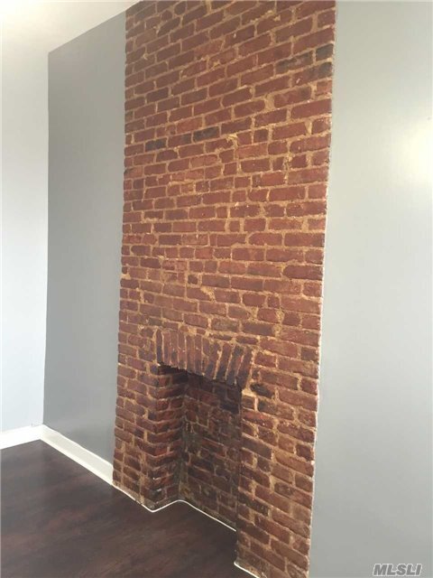Foto del edificio - 823 Bushwick Ave