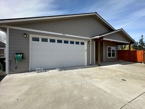 Building Photo - 1416 Rook Dr