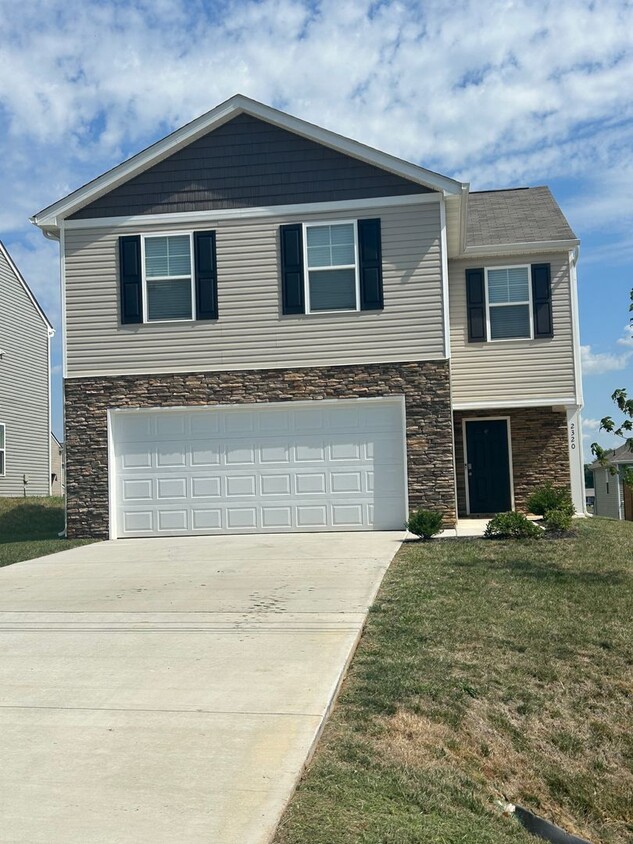 Primary Photo - Beautiful new house in Talbott