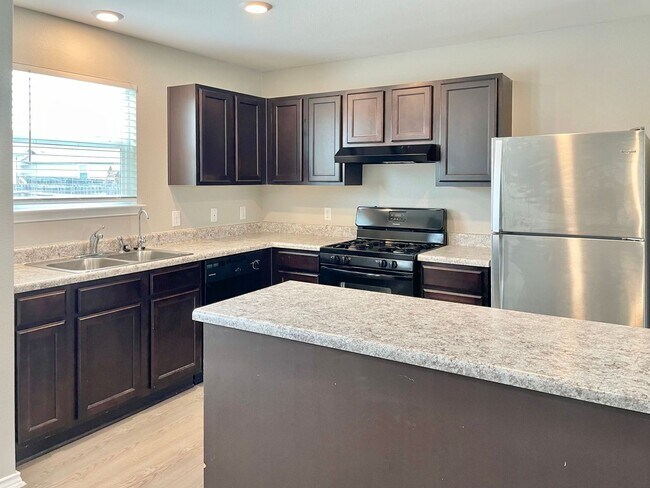 Building Photo - Beautiful 3-bedroom, 2.5-bathroom home!
