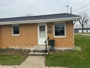 Building Photo - 707 N Center St