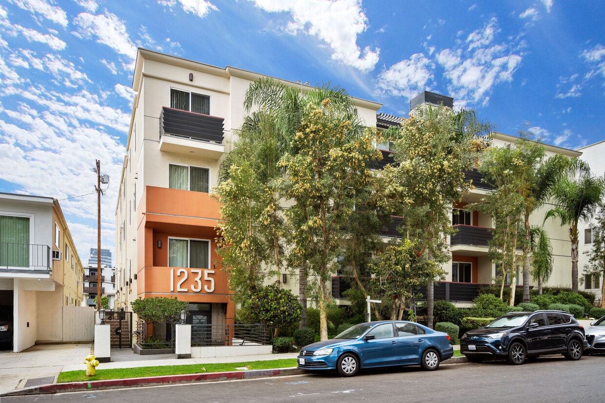 1235 Granville Ave, Los Angeles, CA 90025 Condo for Rent in Los