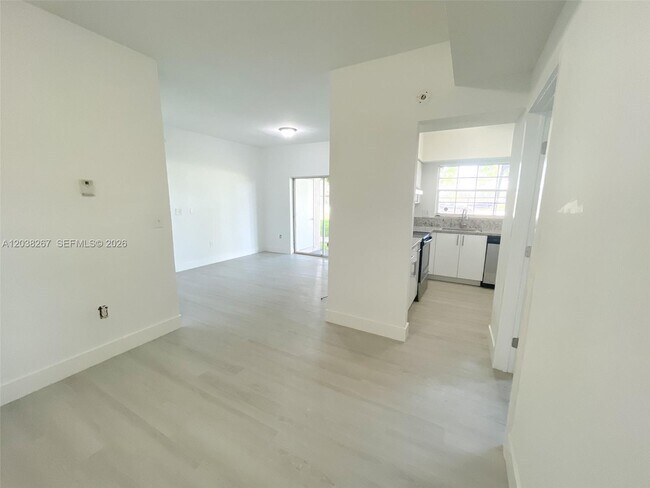 Foto del edificio - 2421 NW 96th Terrace