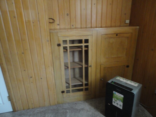 Armarios empotrados en el nivel inferior - 1604 Franklin St