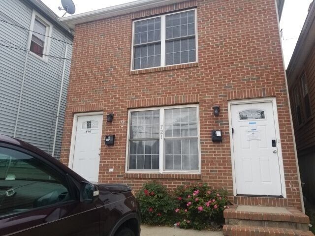 Primary Photo - NOW AVAILABLE! 721 Catherine St UNIT 2, Pe...