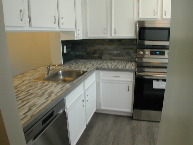 Kitchen - 109 Ligonier Ln