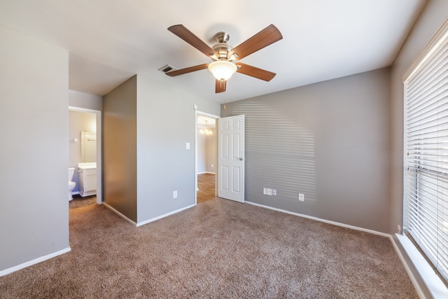 16700 Golf Club Dr, Crosby, TX 77532, USA_20251220 - 020.jpg - Spring Hill Village Apartments